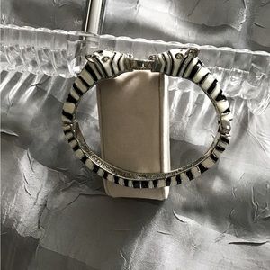 Hinged zebra bracelet